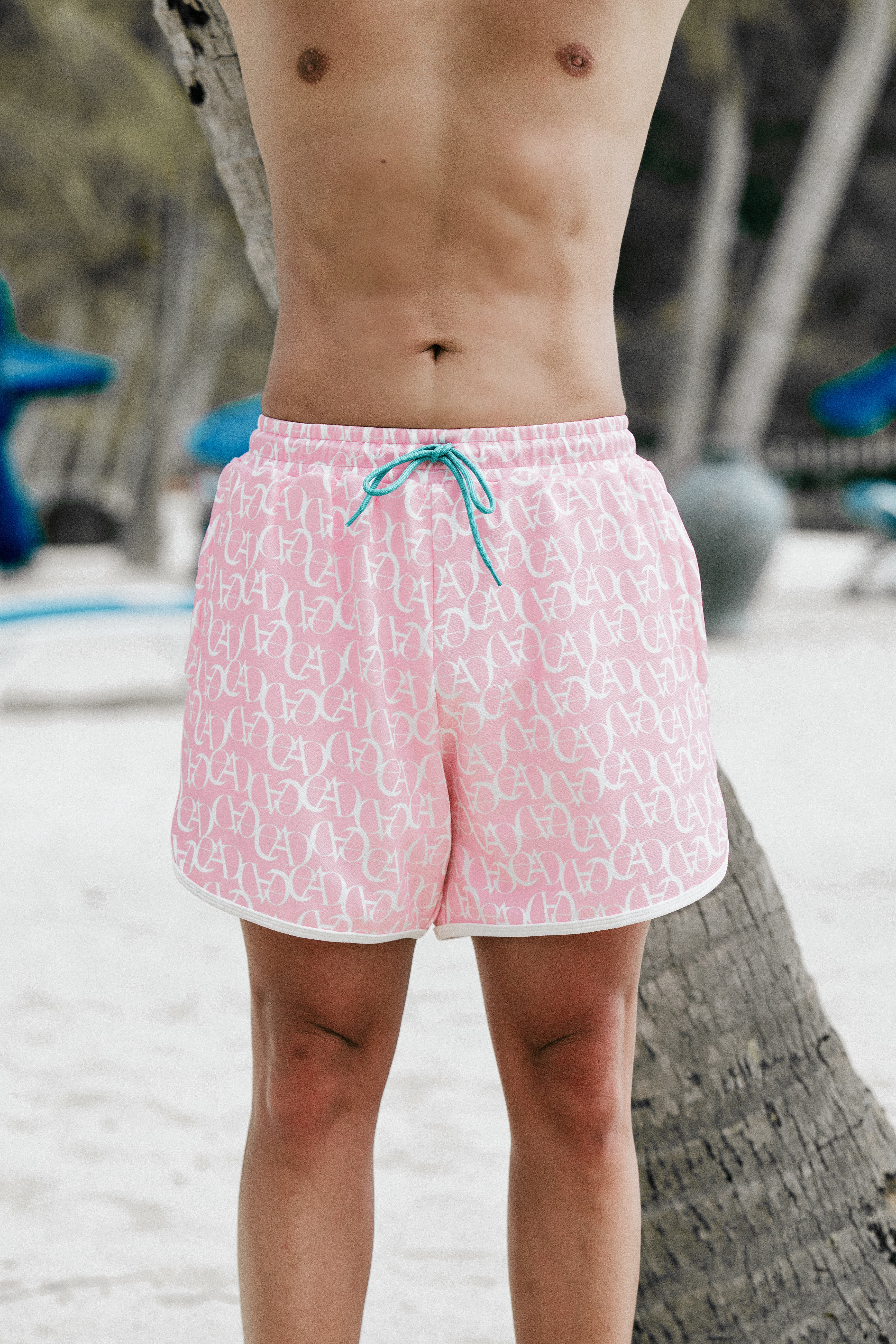 総柄ロゴショーツ