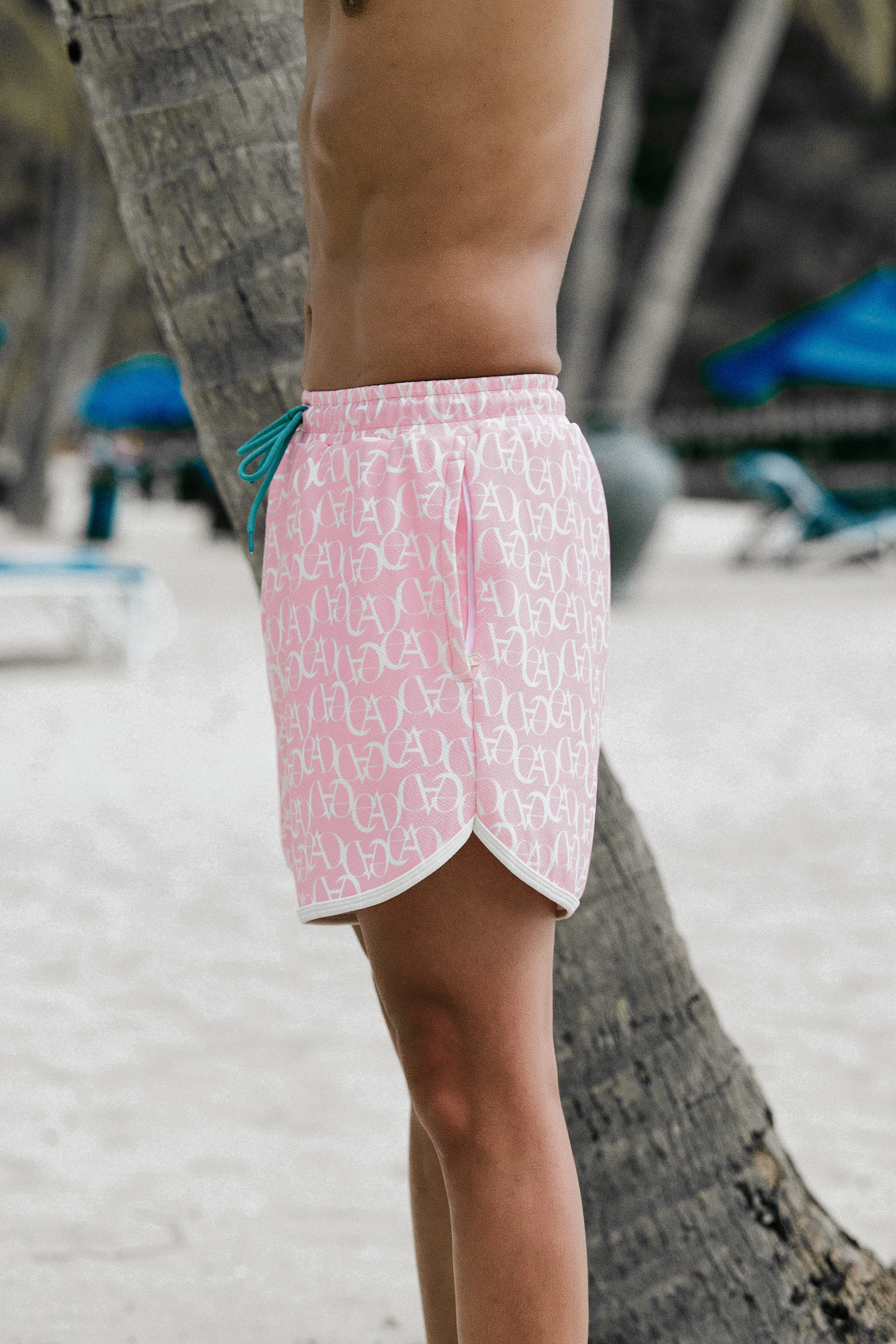 総柄ロゴショーツ