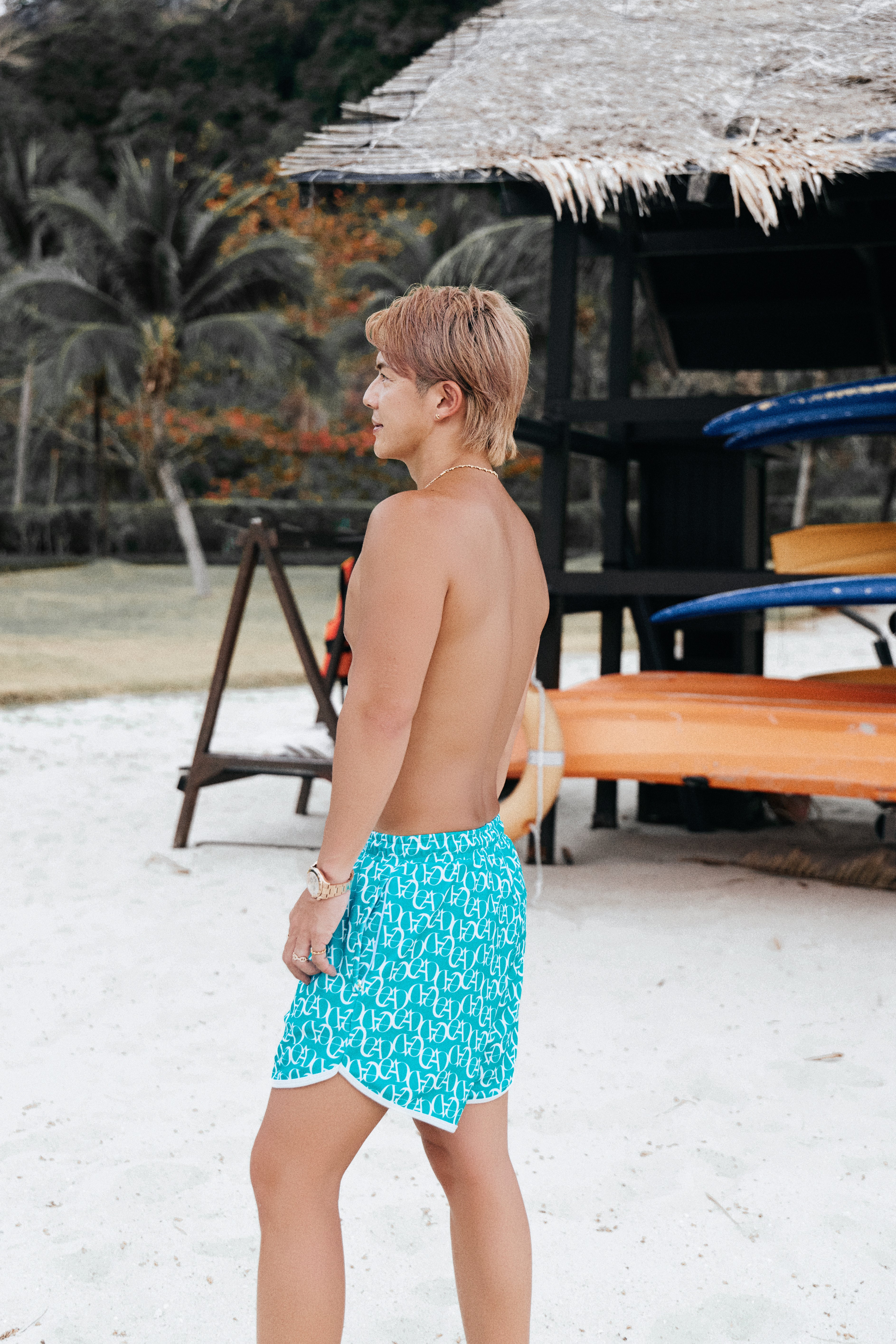 総柄ロゴショーツ