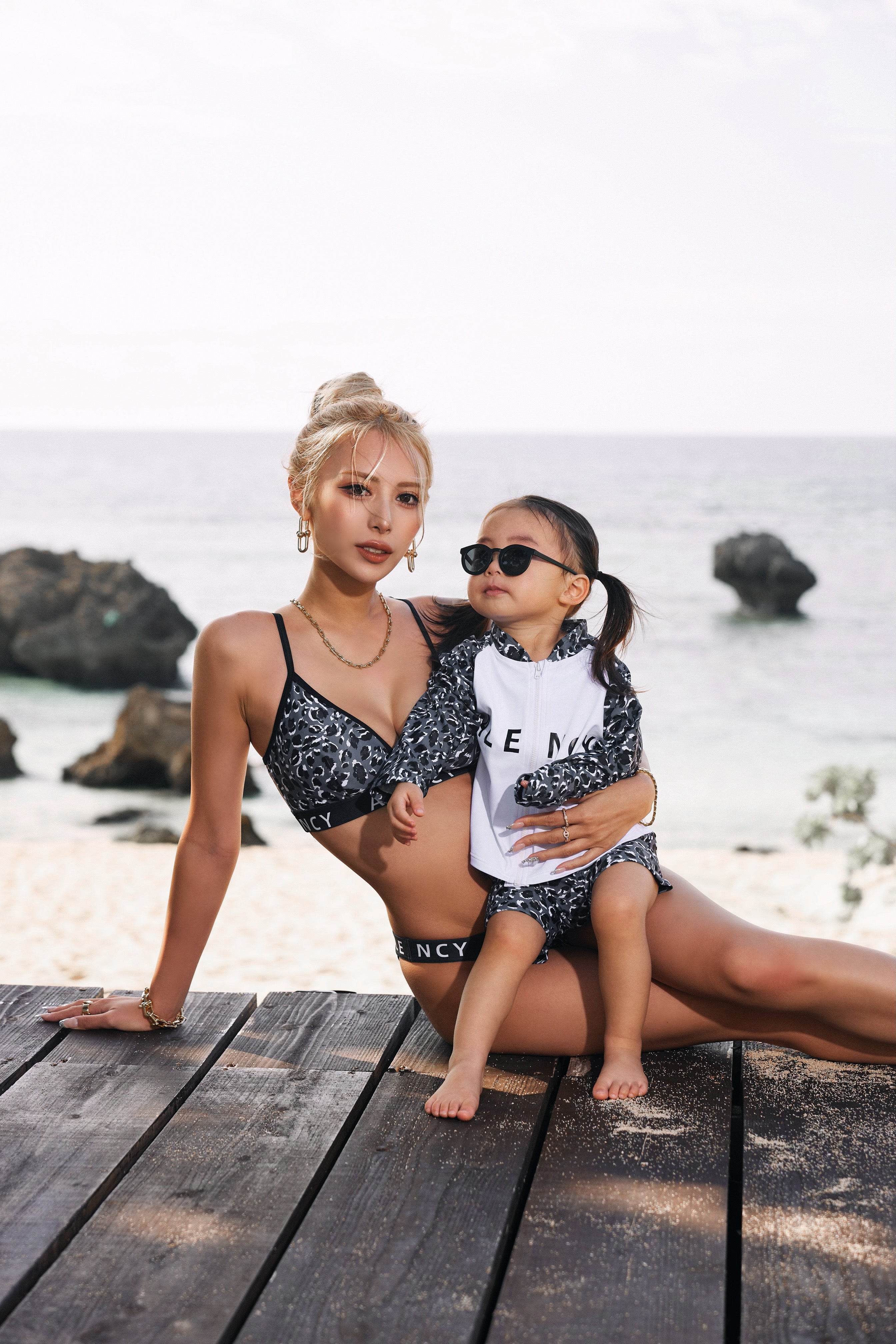 ロゴ入りトライアングルビキニ