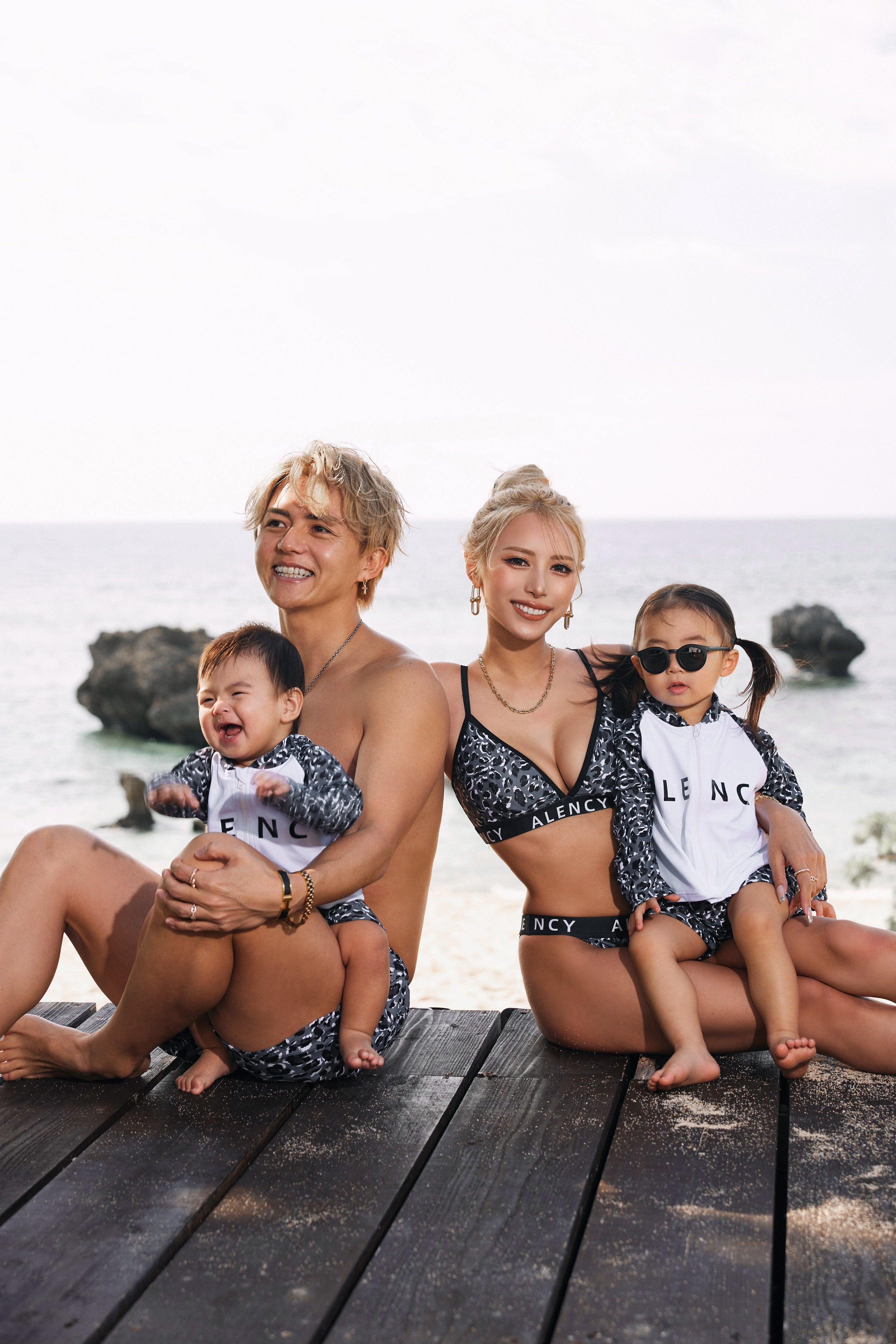 ロゴ入りトライアングルビキニ