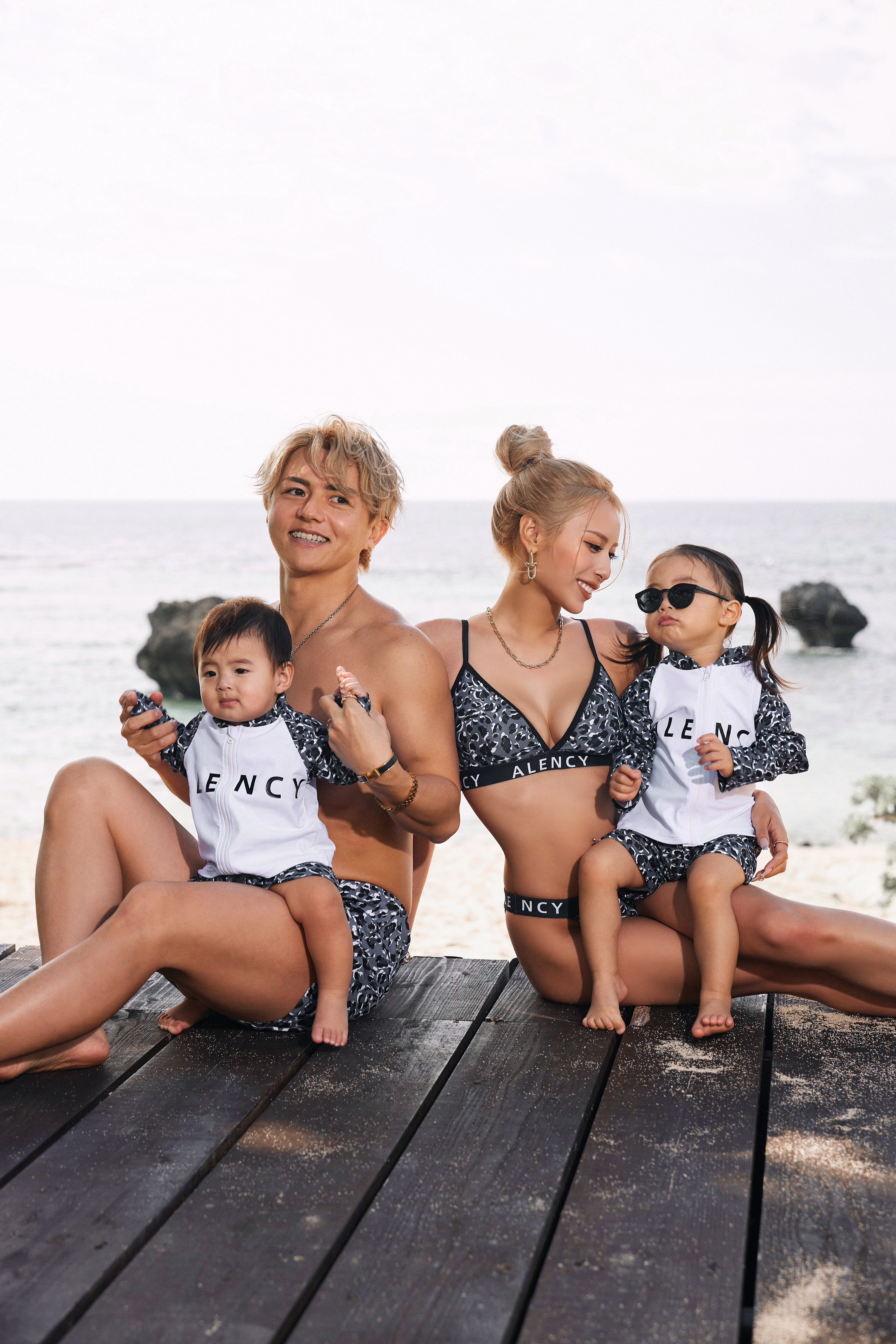 ロゴ入りトライアングルビキニ