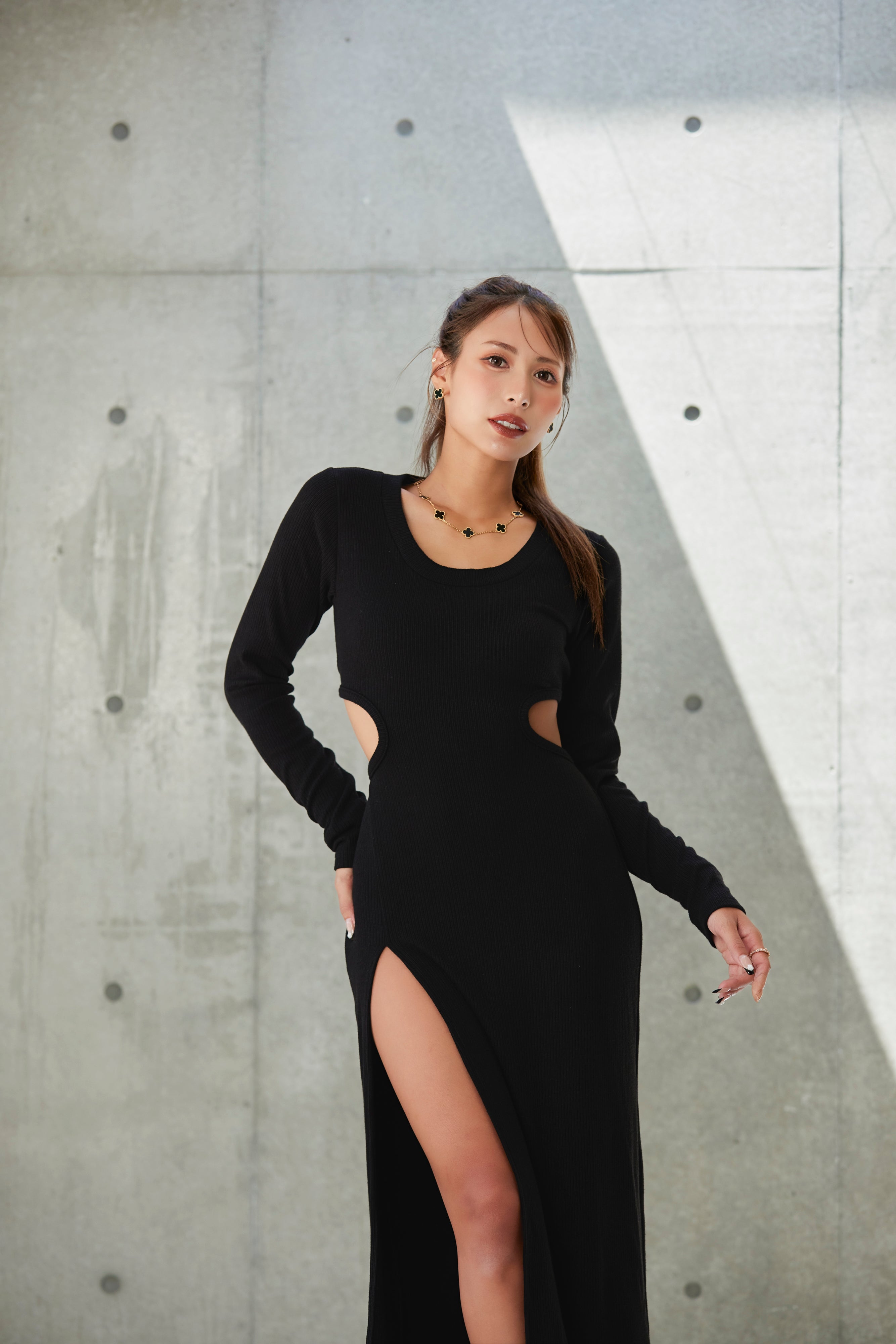 《New》<br>バックオープンニットワンピース