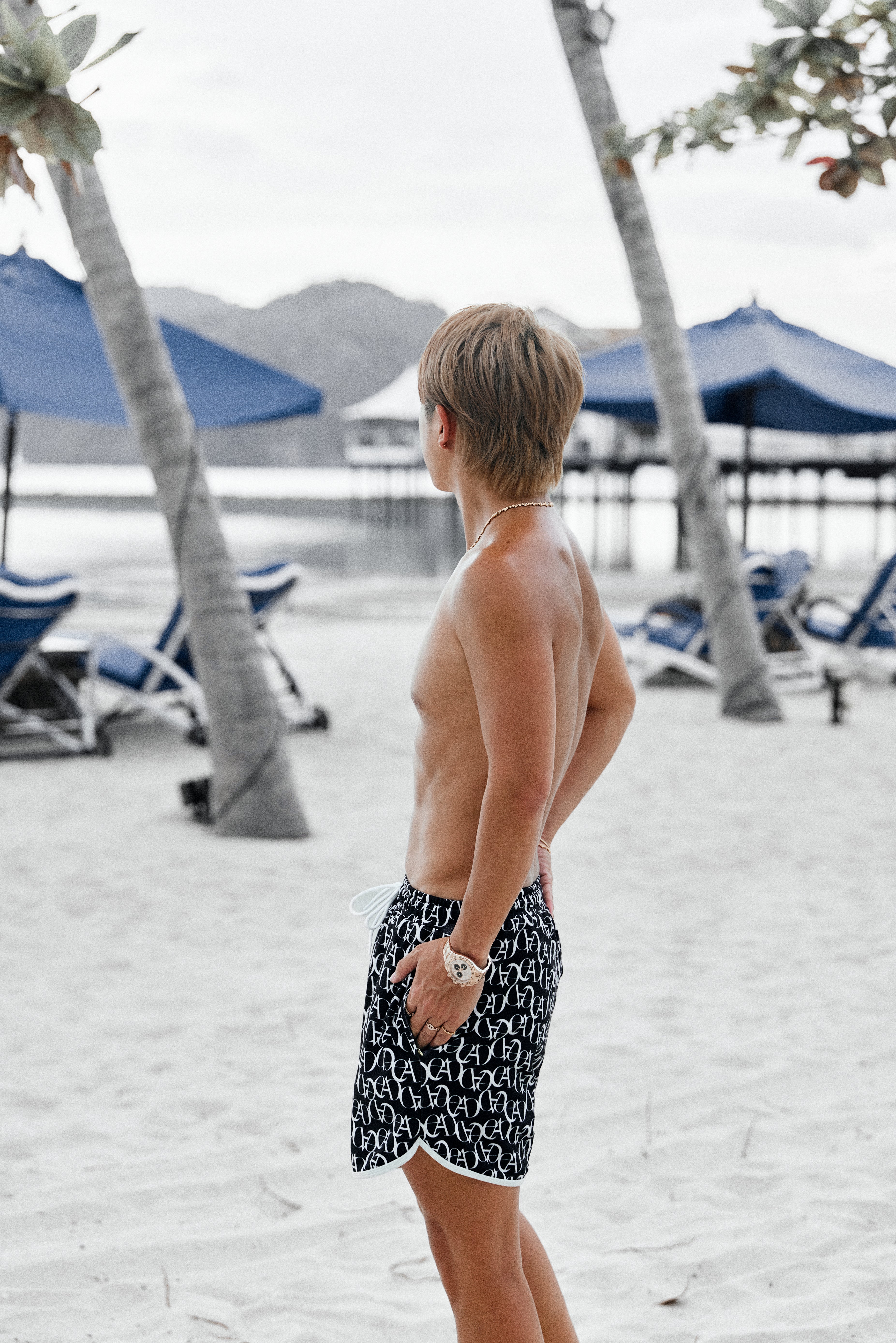 総柄ロゴショーツ