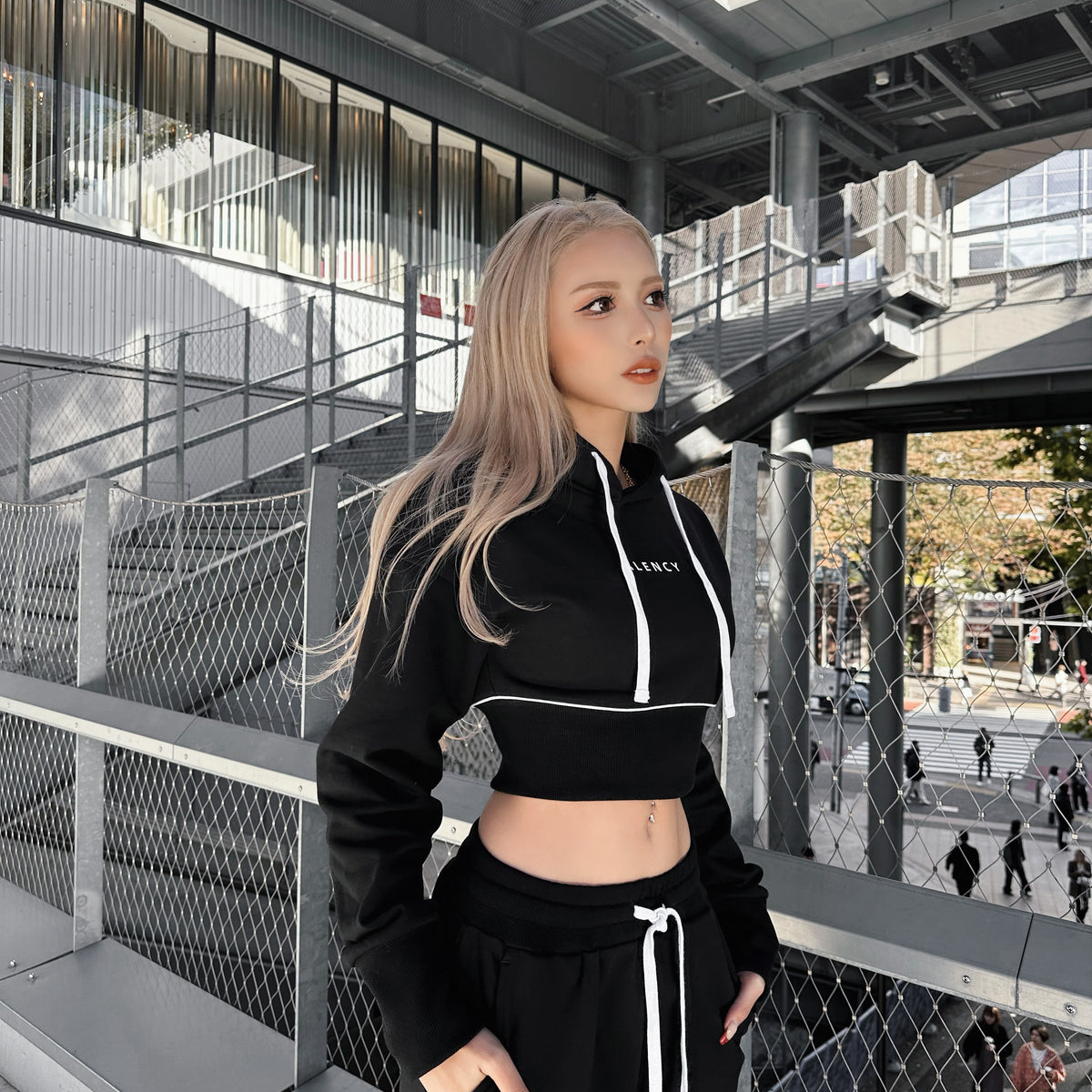 ALENCY たっとし ショート丈フーディーセットアップ ブラック  